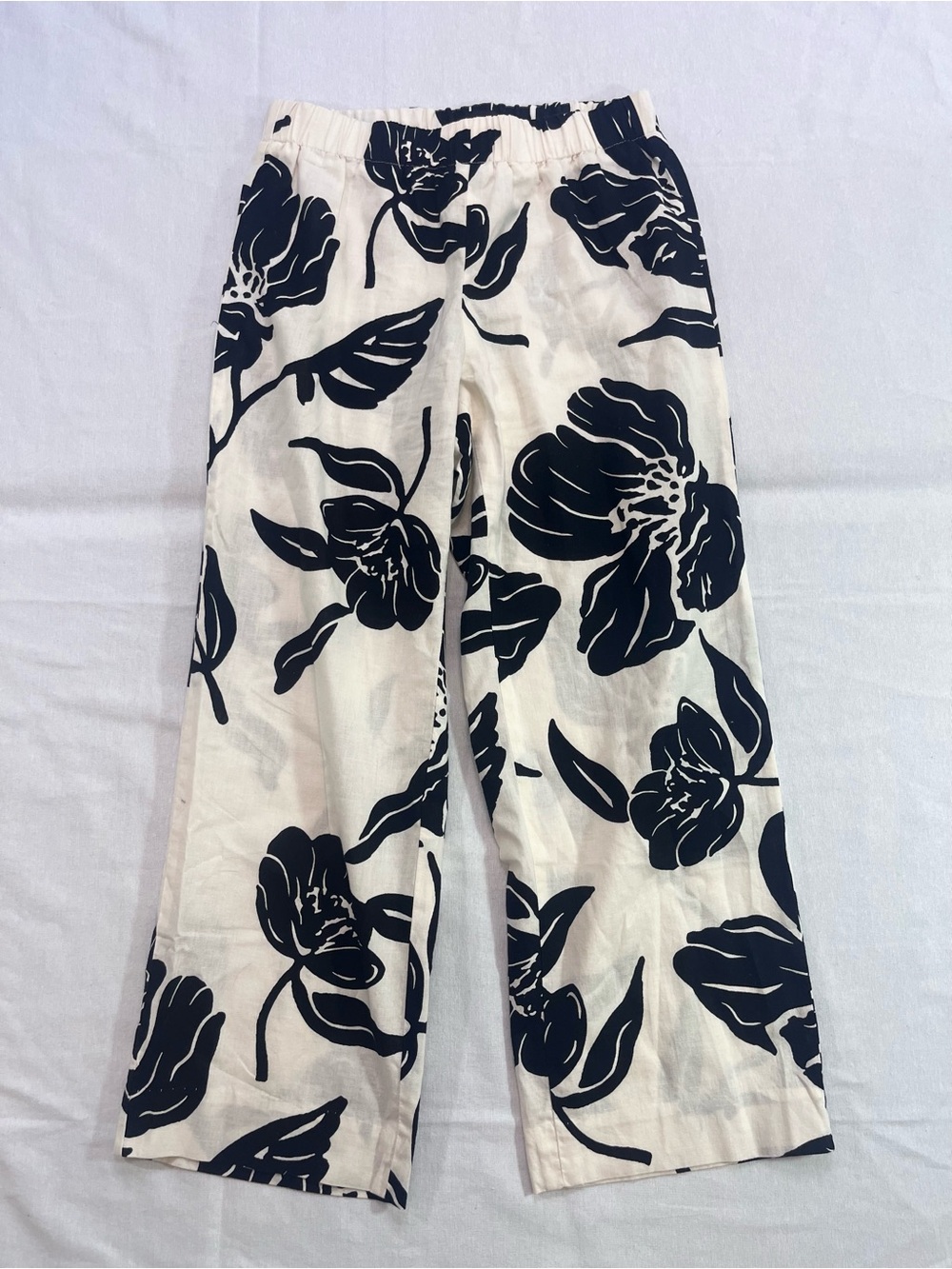 Talbots White Ankle Length Wide-Leg Pants with Black Floral Print Size P